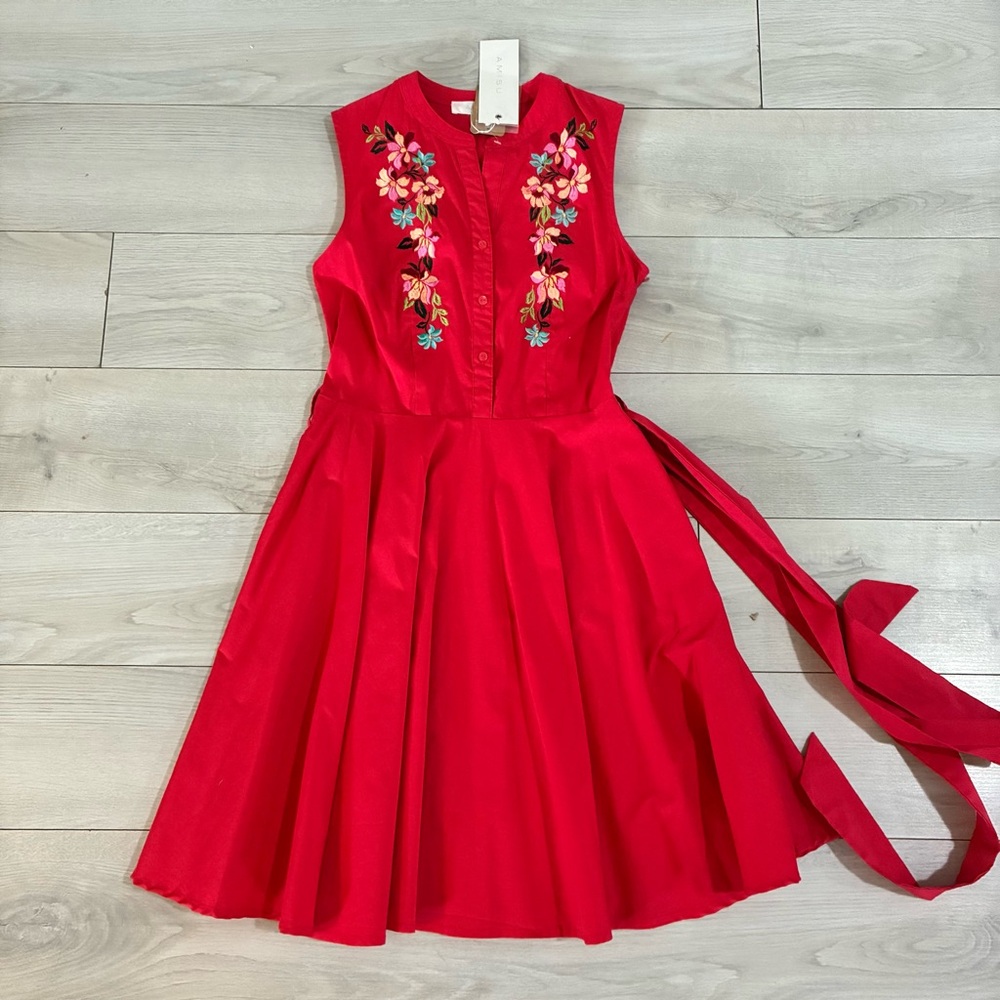 Amisu Red Dress with Floral Embroidery
